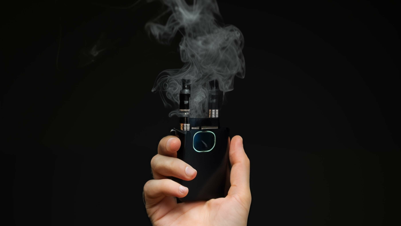 Indacloud. Image Of Mans Hand Holding A E Ciggerete Cartridge 7609D73C 7E0D 4124 B72C 687Da053766E